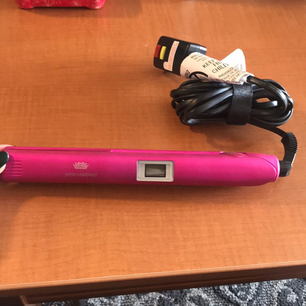 Miss Universe Chi Straightener